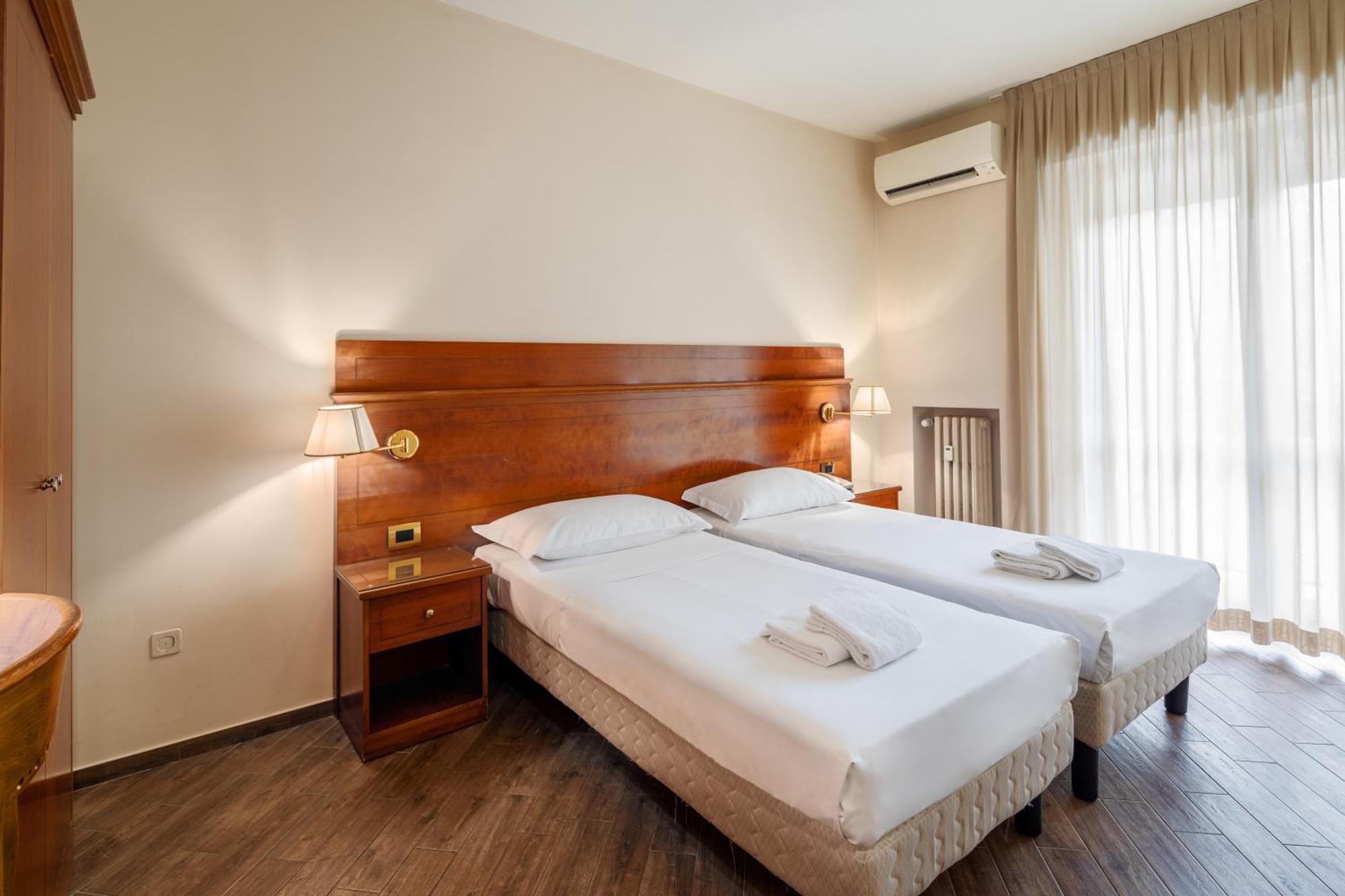 Hotel Excelsior Pavia Esterno foto
