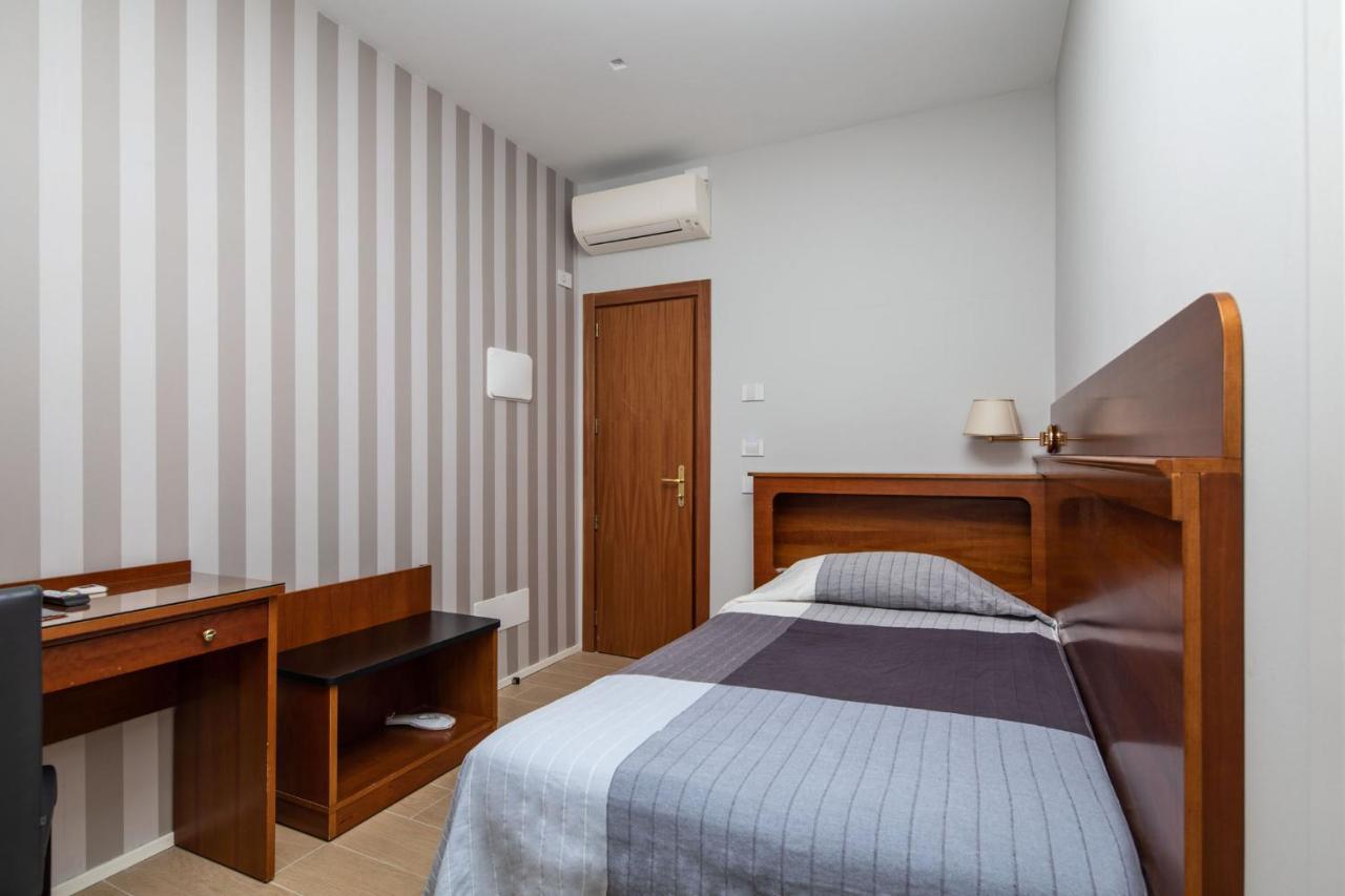 Hotel Excelsior Pavia Esterno foto
